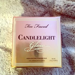 Two faced “candlelight” highlighting powder duo